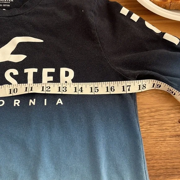 Holister long sleeve Gently used. XS Obrien Blues. - Picture 5 of 7